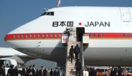 Japan's Prime Minister Shinzo Abe and his wife Akie board a government plane at Tokyo's Haneda Airport on November 17, 2016.  AFP / KAZUHIRO NOGI
