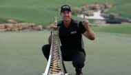 Henrik Stenson of Sweden poses with his trophy after winning the Race to Dubai at the end of the DP World Tour Championship at Jumeirah Golf Estates in Dubai, on November 20, 2016.  AFP / Karim Sahib