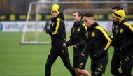 Dortmund's striker Marco Reus (L) and Dortmund's midfielder Mario Goetze (2nd L) warm up during a training session in Dortmund, on November 21, 2016 on the eve of the Champions League football match between Borussia Dortmund and Legia. / AFP / PATRIK STOL