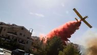 An Israeli firefighter plane helps extinguish a bushfire in the northern Israeli port city of Haifa on November 24, 2016.  AFP / JACK GUEZ