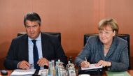 German Chancellor Angela Merkel and German Vice Chancellor Sigmar Gabriel at the beginning of a weekly cabinet meeting on August 17, 2016 at the Chancellery in Berlin (AFP / TOBIAS SCHWARZ) 