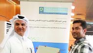 A Masraf Al Rayan employee being honoured for participating in the blood donation campaign. 