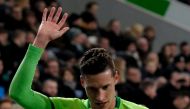 (FILES) This file photo taken on December 17, 2016 shows Wolfsburg's midfielder Julian Draxler waving during the German first division Bundesliga football match between VfL Wolfsburg and Eintracht Frankfurt in Wolfsburg, northern Germany.  AFP / dpa / Pet