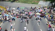 Venezuelan opposition activists block organize a sit-in to block the Francisco Fajardo motorway in Caracas, on April 24, 2017.  AFP / RONALDO SCHEMIDT
