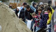 Canada's Prime Minister Justin Trudeau (C) helps fill sandbags after flooding in Terrasse-Vaudreuil, Quebec, Canada May 7, 2017. Adam Scotti/Prime Minister's Office
