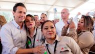 This handout picture released by the Mexican presidency shows Mexican President Enrique Pena Nieto (L) with workers of the state-run PEMEX oil company in Tula, Tamaulipas state, Mexico on November 3, 2017. On Friday, Pena Nieto announced the discovery of 