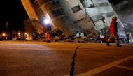 Rescue personnel search a collapsed building after an earthquake hit Hualien, Taiwan February 7, 2018. REUTERS/Tyrone Siu 