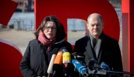 Andrea Nahles (L), parliamentary group leader of Germany's social democratic SPD party, and Hamburg's mayor and interim SPD leader Olaf Scholz stand in front of their party's logo as they give a statement on March 3, 2018 in Berlin. AFP / Kay Nietfeld
