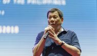 Philippine President Rodrigo Duterte (C) speaks to members of the Philippine community during a gathering in Singapore on April 28, 2018. President Duterte is in Singapore to attend the ASEAN Summit meeting on April 28. / AFP / NICHOLAS YEO