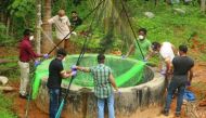 Animal Husbandry department and Forest officials inspect a well to catch bats at Changaroth in Kozhikode in the Indian state of Kerala on May 21, 2018 (AFP) 