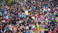 Bangladeshi students march along a street during a student protest in Dhaka on August 5, 2018, following the deaths of two college students in a road accident. / AFP / Munir UZ ZAMAN