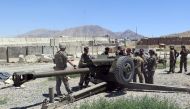 U.S. military advisers work with Afghan soldiers at an artillery position on an Afghan National Army base in Maidan Wardak province, Afghanistan, August 6, 2018. REUTERS/James Mackenzie/File Photo