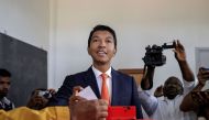 Presidential candidate Andry Rajoelina casts his ballot during the presidential election in Antananarivo, Madagascar on December 19, 2018. / AFP / GIANLUIGI GUERCIA 