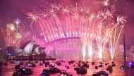 New Year's Eve fireworks erupt over Sydney's iconic Harbour Bridge and Opera House during the fireworks show on January 1, 2019. / AFP / PETER PARKS