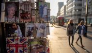 Pedestrians walk past souvenirs, including postcards depicting members of Britain's Royal Family in central London on January 4, 2019. (AFP / NIKLAS HALLE'N)