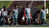 (L to R) FC Bayern Munich's defender David Alaba, forward Robert Lewandowski, goalkeeper Sven Ulreich and midfielder Arjen Robben attend a training session during their winter training camp at the Aspire Academy for Sports Excellence in the Qatari capital