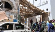 Security personnel secure the scene of a car-bomb attack on February 4, 2019, in Somalia capital Mogadishu's Hamarwayne District.  AFP / ABDIRAZAK HUSSEIN FARAH
