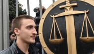 Pavel Ustinov, a young Russian actor aged 23, walks after a court hearing in a case that has sparked protests and a star-studded solidarity campaign in Moscow on September 30, 2019. AFP / Vasily MAXIMOV