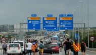 People walk on the highway towards El Prat airport in Barcelona on October 14, 2019 as protesters took to the streets over a Supreme Court verdict. AFP / Pau Barrena