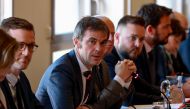  French Health Minister Olivier Veran (C) takes part in a meeting on the Coronavirus Covid-19 outbreak at the Health Ministry on February 18, 2020, in Paris. / AFP / Ludovic MARIN