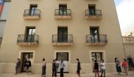 People queue to get tested for the coronavirus disease (COVID-19) in Hospitalet del Llobregat, near Barcelona, Spain, August 21, 2020. REUTERS/Albert Gea