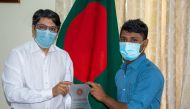 Bangladesh Ambassador to Qatar, Md. Jashim Uddin (left), presents a plaque to Mohammad Yasin for his exemplary deed.