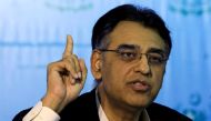 FILE PHOTO: Pakistan's Finance Minister Asad Umar gestures during a news conference in Islamabad, Pakistan, November 30, 2018. REUTERS/Faisal Mahmood/File Photo
