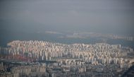  A general view of apartment complexes in Seoul, South Korea, August 7, 2020. REUTERS/Kim Hong-Ji/File Photo