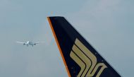 File photo: Singapore Airlines' first Boeing 787-10 Dreamliner prepares to land at Singapore's Changi Airport March 28, 2018. Reuters/Edgar Su/File Photo 
