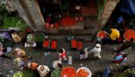 People shop at a crowded wholesale vegetable market after authorities eased coronavirus restrictions, following a drop in the coronavirus disease (COVID-19) cases, in the old quarters of Delhi, India, June 23, 2021. REUTERS/Adnan Abidi