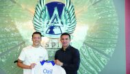 Chief Sports Officer of Aspire Academy, former Australian captain Tim Cahill presenting a shirt to the Fenerbahce midfielder yesterday. 
