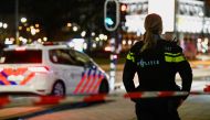 A police officer stands near an Apple store in central Amsterdam during a hostage incident in the store, in Amsterdam, Netherlands February 22, 2022. Reuters/Piroschka van de Wouw
 