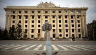 A bird is seen next to a missile from a previous Russian military attack as the damaged Kharkiv Regional State Administration building seen in the background, amid Russia's attack on Ukraine, in Kharkiv, Ukraine, April 11, 2022. REUTERS/Alkis Konstantinidis 