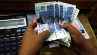 File photo: A trader counts Pakistani rupee notes at a currency exchange booth in Peshawar, Pakistan, on December 3, 2018. (REUTERS/Fayaz Aziz)

