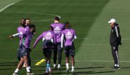 Real Madrid's Italian coach Carlo Ancelotti (right) looks on as Real Madrid's players attend a training session at the Ciudad Real Madrid training complex in Valdebebas, outskirts of Madrid, on March 18, 2023, on the eve of the Spanish league 'El Clasico' football match between Barcelona and Real Madrid. (Photo by PIERRE-PHILIPPE MARCOU / AFP)