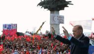 A handout photograph taken and released on April 29, 2023 by the Press Office of the Presidency of Turkey, shows Turkish President and Leader of the Justice and Development Party, Recep Tayyip Erdogan, greeting citizens during an electoral rally at Gundogdu Square in Izmir, on April 29, 2023. (Photo: Press Office of the Presidency of Turkey / AFP) 