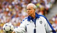 (Files) This 12 July 1998 file photo shows Brazilian national soccer team coach Mario Zagallo during the World Cup final against France in which Brazil lost 0-3.(Photo by Gabriel Bouys / AFP)