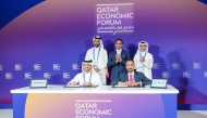 Adeeb Ahamed, MD of LuLu Financial Holdings; Jassim Al-Ansari, Chairman of PayLater; and COO Bassam Al-Ibrahim look on as LuLuFin VP – Business Transformation Joseph Cleetus and PayLater MD Mohammed Al-Delaimi sign the agreement formalising LuLu AI’s investment in PayLater.