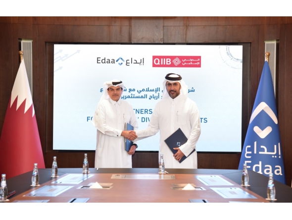 QIIB CEO, Dr. Abdulbasit Ahmed Al-Shaibei and Edaa CEO, Sheikh Mohammed bin Jassim Al-Thani during the agreement signing.