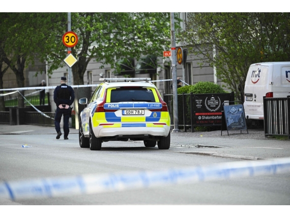 Police officers cordon off the scene after several people were killed in a shooting at Vaksala Square in central Uppsala, Sweden on April 29, 2025. (Photo by Fredrik SANDBERG / various sources / AFP)

