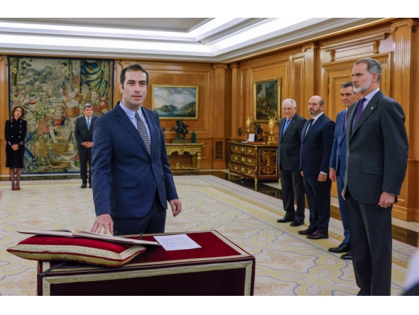 File photo: Newly appointed Spain's Economy Minister Carlos Cuerpo swears on the constitution in front of Spain's King Felipe VI during a ceremony at la Zarzuela Palace in Madrid, on December 29, 2023. (Photo by Andres Ballesteros / POOL / AFP)

