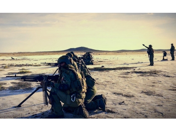 This handout picture released on September 18, 2025, by the CEOFANB (Strategic Operations Command of the Bolivarian National Armed Forces of Venezuela) shows Venezuelan soldiers during military exercises on the shores of the Caribbean island of La Orchila, Venezuela. (Photo by Handout / CEOFANB / AFP)