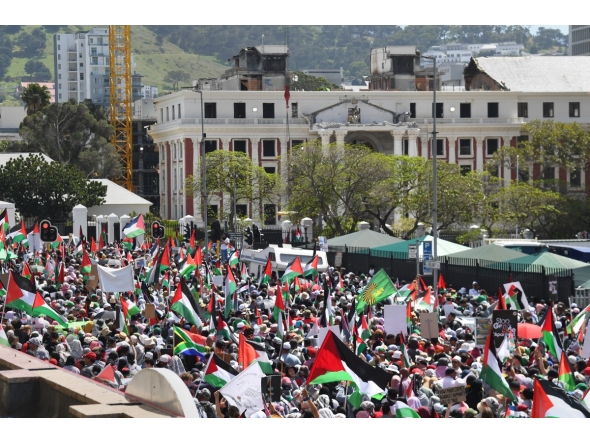 Protesters gather at the South African Parliament during civil society and faith-based organizations’ mass rally for Gaza, in Cape Town on September 27, 2025. (Photo by RODGER BOSCH / AFP)