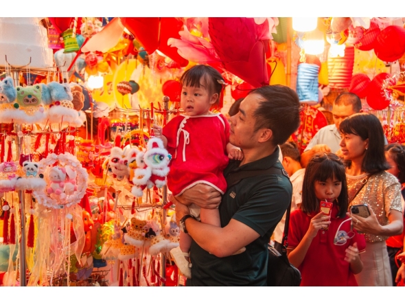 People shop for the Mid-Autumn Festival at Hang Ma Street in Hanoi, Vietnam, Oct. 3, 2025. Hanoi's Hang Ma Street is brightly decorated with lanterns and festive items for the upcoming Mid-Autumn Festival. (Photo by Dang Hong Dung/Xinhua)
