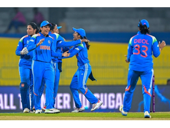 India's players celebrate after the dismissal of Pakistan's Muneeba Ali during the ICC Women's Cricket World Cup 2025 one-day international (ODI) match between India and Pakistan at the R. Premadasa International Cricket Stadium in Colombo on October 5, 2025. (Photo by Ishara S Kodikara / AFP)
