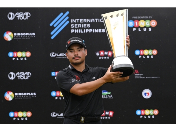 Philippines' Miguel Tabuena holds up the trophy after winning the International Series Philippines golf tournament at Sta. Elena Golf Club in Santa Rosa, Laguna province on October 26, 2025. (Photos by Ted Aljibe / AFP)