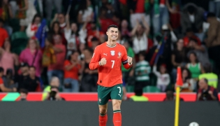 Portugal's forward #16 Cristiano Ronaldo celebrates after scoring the equalising goal during the 2026 World Cup qualifiers Europe zone group F football match between Portugal and Hungary at Jose Alvalade stadium in Lisbon on October 14, 2025. (Photo by Patricia De Melo Moreira / AFP)

