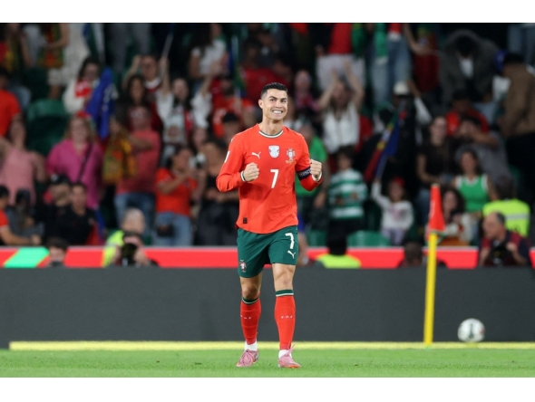 Portugal's forward #16 Cristiano Ronaldo celebrates after scoring the equalising goal during the 2026 World Cup qualifiers Europe zone group F football match between Portugal and Hungary at Jose Alvalade stadium in Lisbon on October 14, 2025. (Photo by Patricia De Melo Moreira / AFP)

