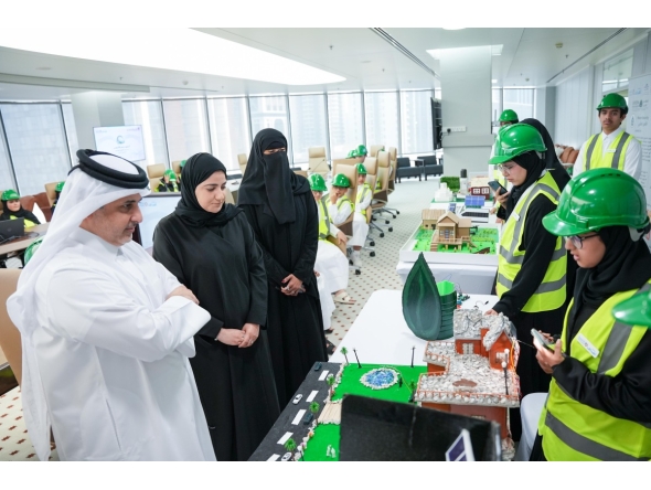 Minister of Environment and Climate Change H E Dr. Abdullah bin Abdulaziz bin Turki Al Subaie touring the exhibition.