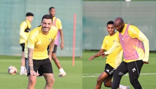 Al Gharafa’s Joselu (left) and teammates attend a training session.  